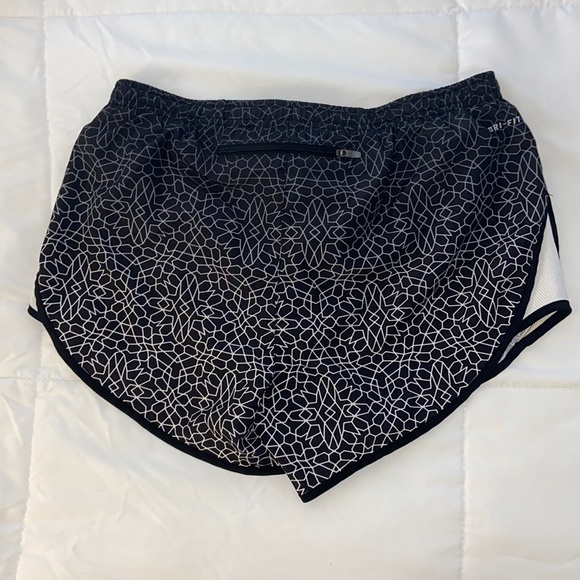 Nike DriFit shorts - Picture 3 of 4